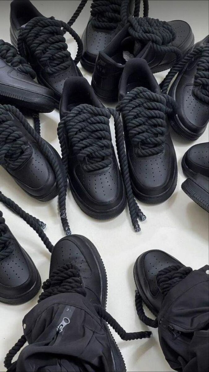 Air Force noir (original) disponible