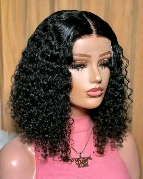 Perruque cheveux bouclés noirs