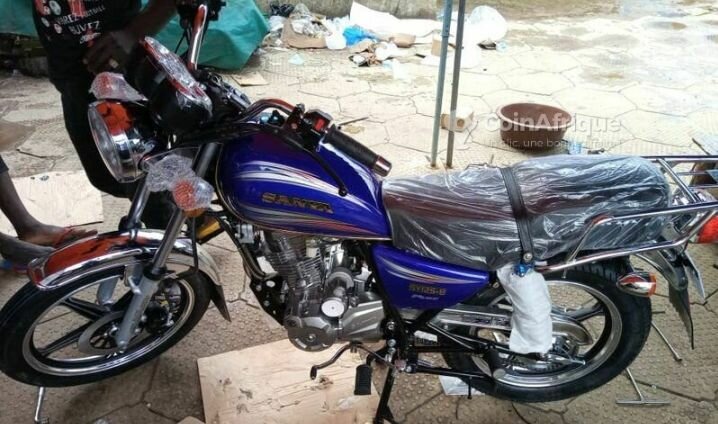 Moto neuve Dakar carbone