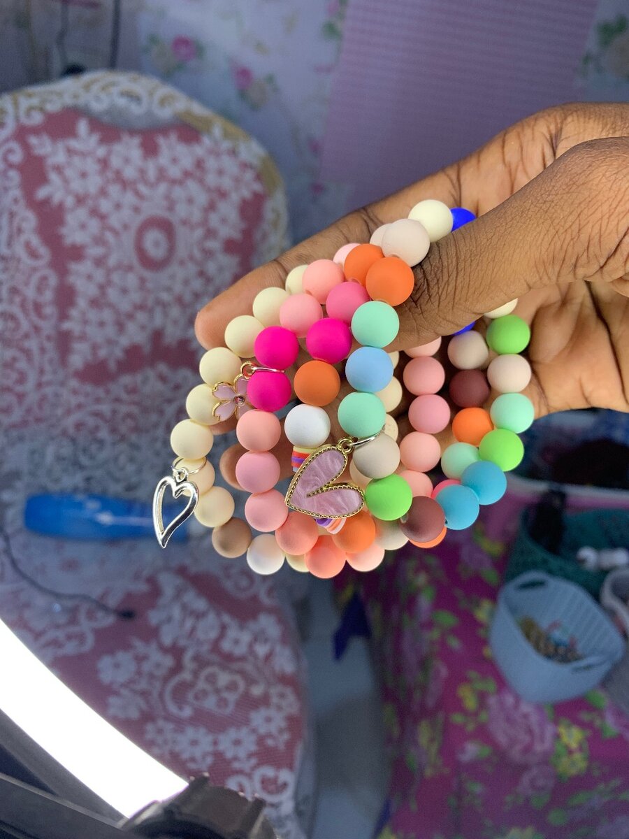 Bracelets en perles colorées