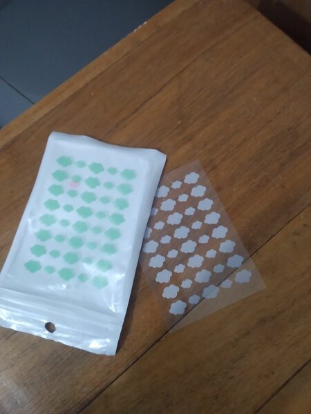 Patchs anti-acné invisibles