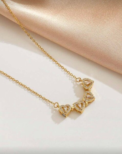 Collier en or avec pendentif en zircon