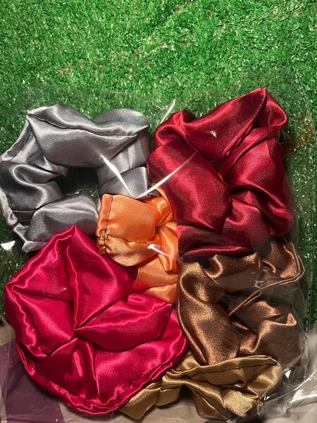 Chouchous en soie colorés