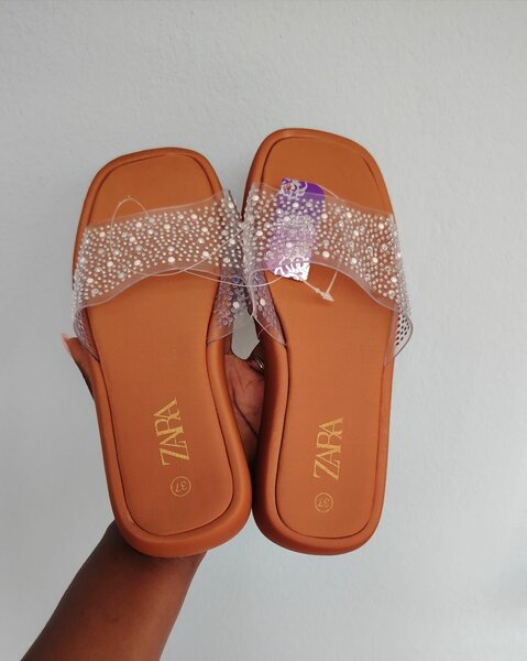 Sandales transparentes Zara