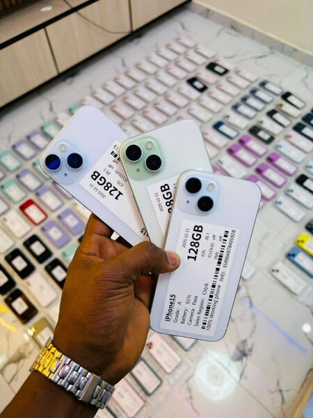 iPhone 15 - 128GB