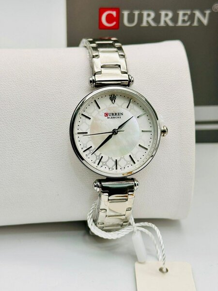 Curren blanche acier fond blanc