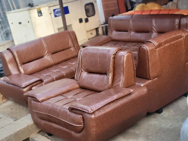 Canapé en cuir marron luxueux