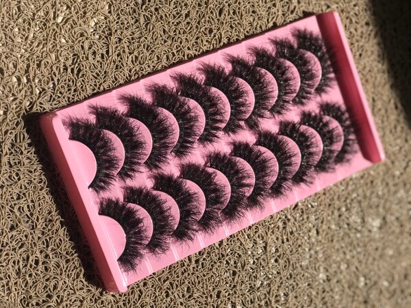 Fluffy cat eye lashes