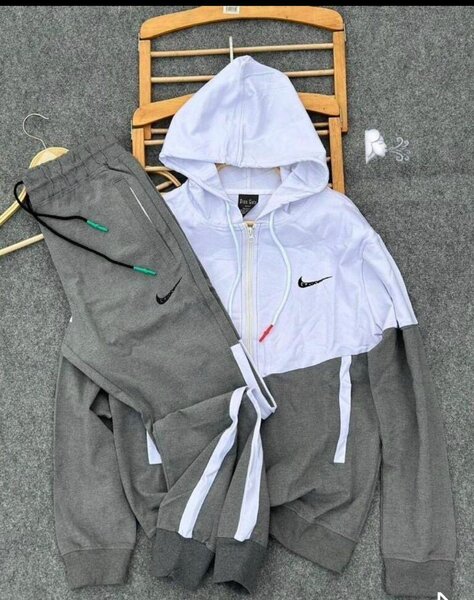 Ensemble survêtement Nike gris et blanc
