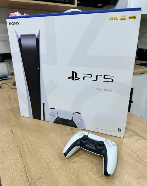 Sony PlayStation 5 avec manette blanche
