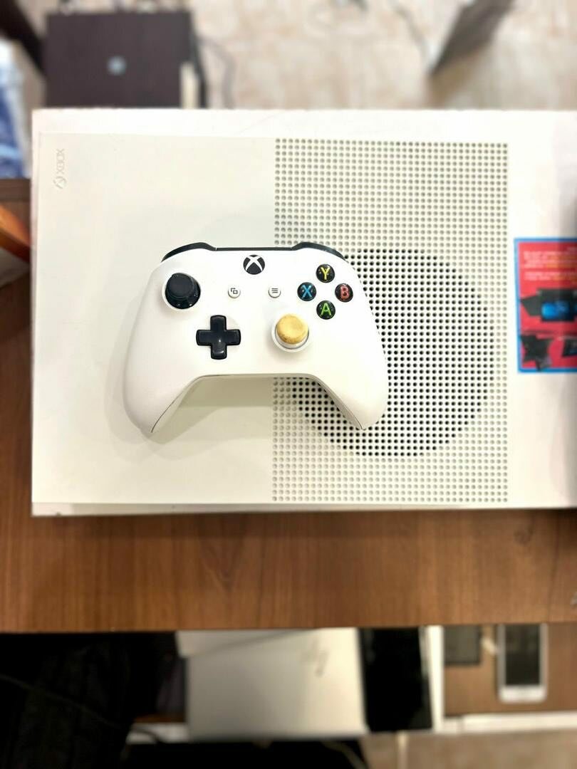 VERY NEAT XBOX 1 S