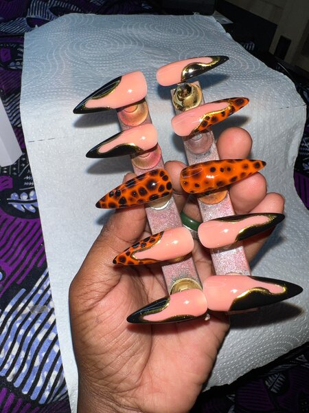 Ongles Faux Léopard Chic