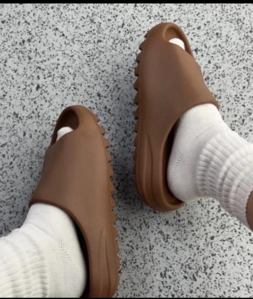 ORIGINAL YEEZY SLIDES 