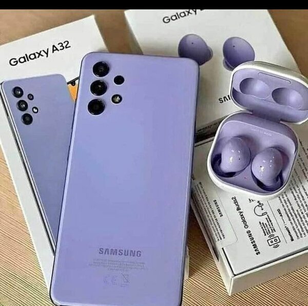 Samsung Galaxy A32 et écouteurs