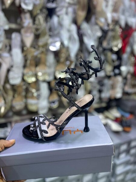 Sandales à talons hauts noires pour femmes