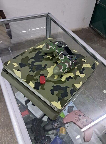 ps4 slim 500GB with 7 games