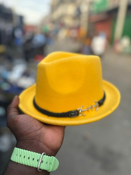 Chapeau Fedora Jaune Élégant