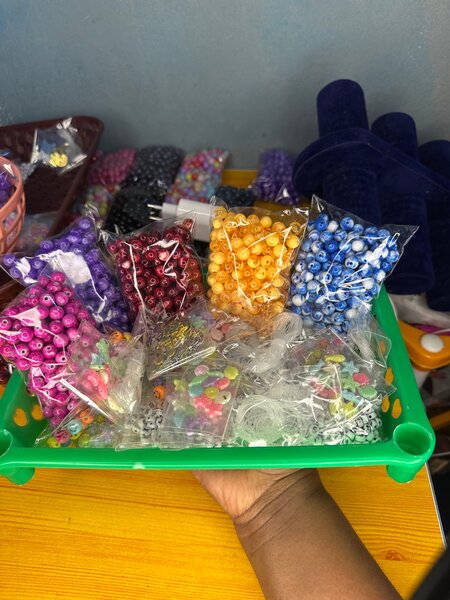 Perles colorées pour bricolage