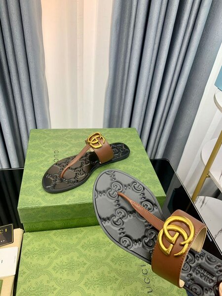 Gucci slippers