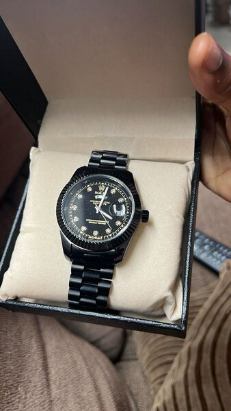 Sleek Black Men's Watch
