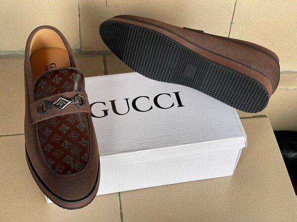 Chaussures Gucci en cuir marron pour homme