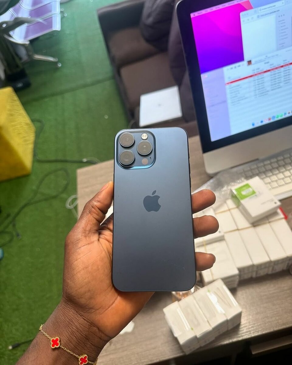 IPHONE 15PRO MAX 256GB [esim]