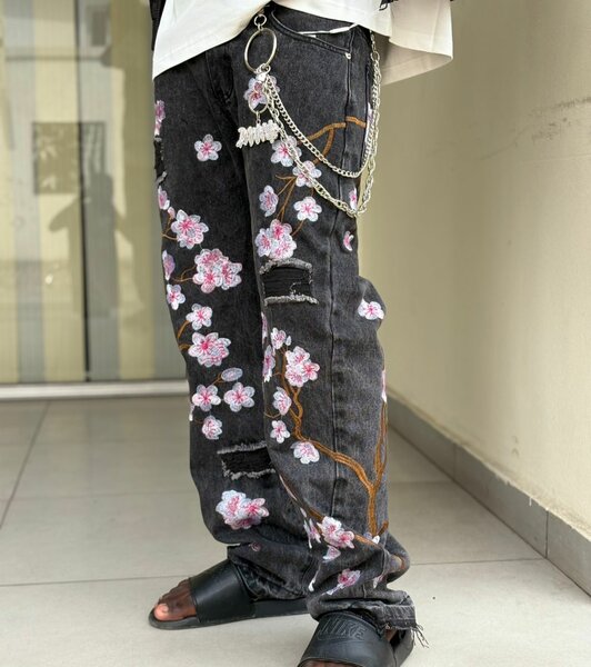 Jeans déchirés avec fleurs pour homme