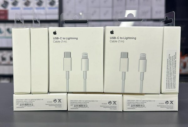 *USB-C to Lightning cable (1m
