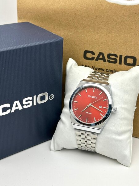 Montre Casio Classique Rouge