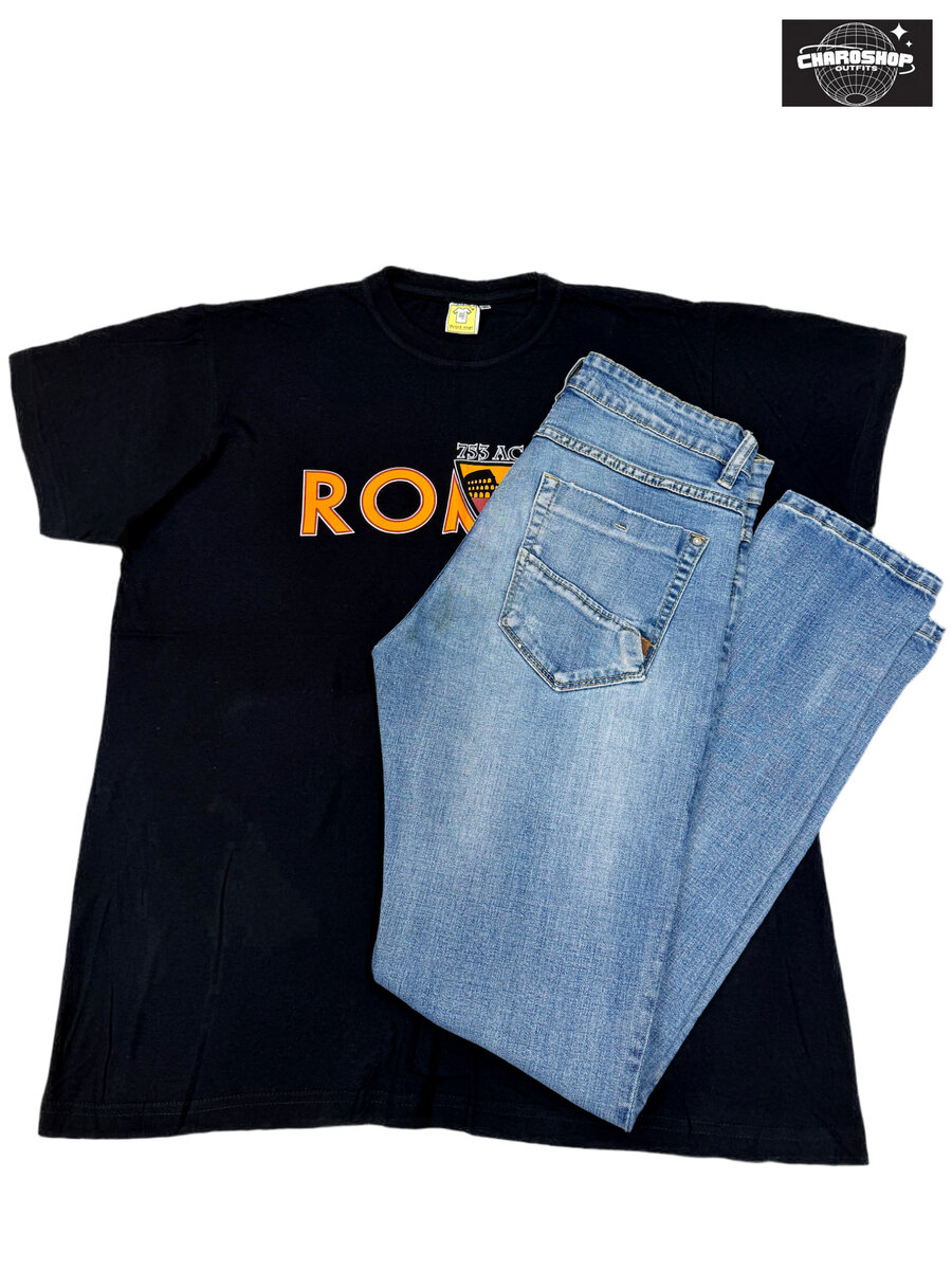 T-shirt noir avec jeans
