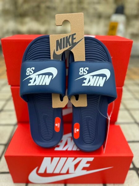 Nike benassi
