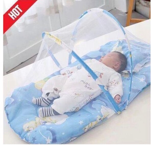 Lit Bébé avec Moustiquaire