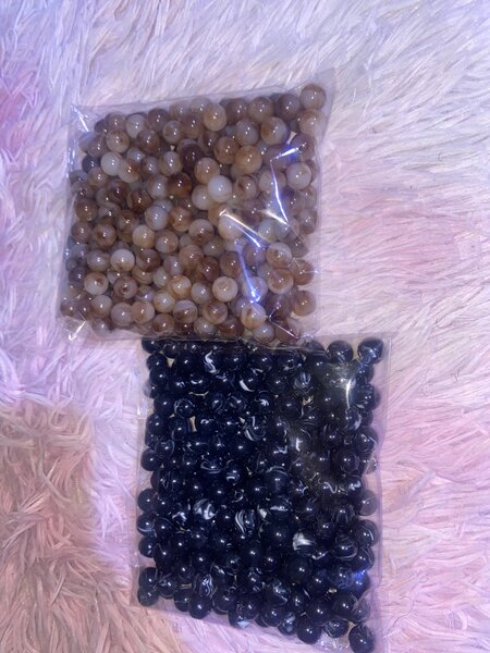 Perles en résine marron et noir