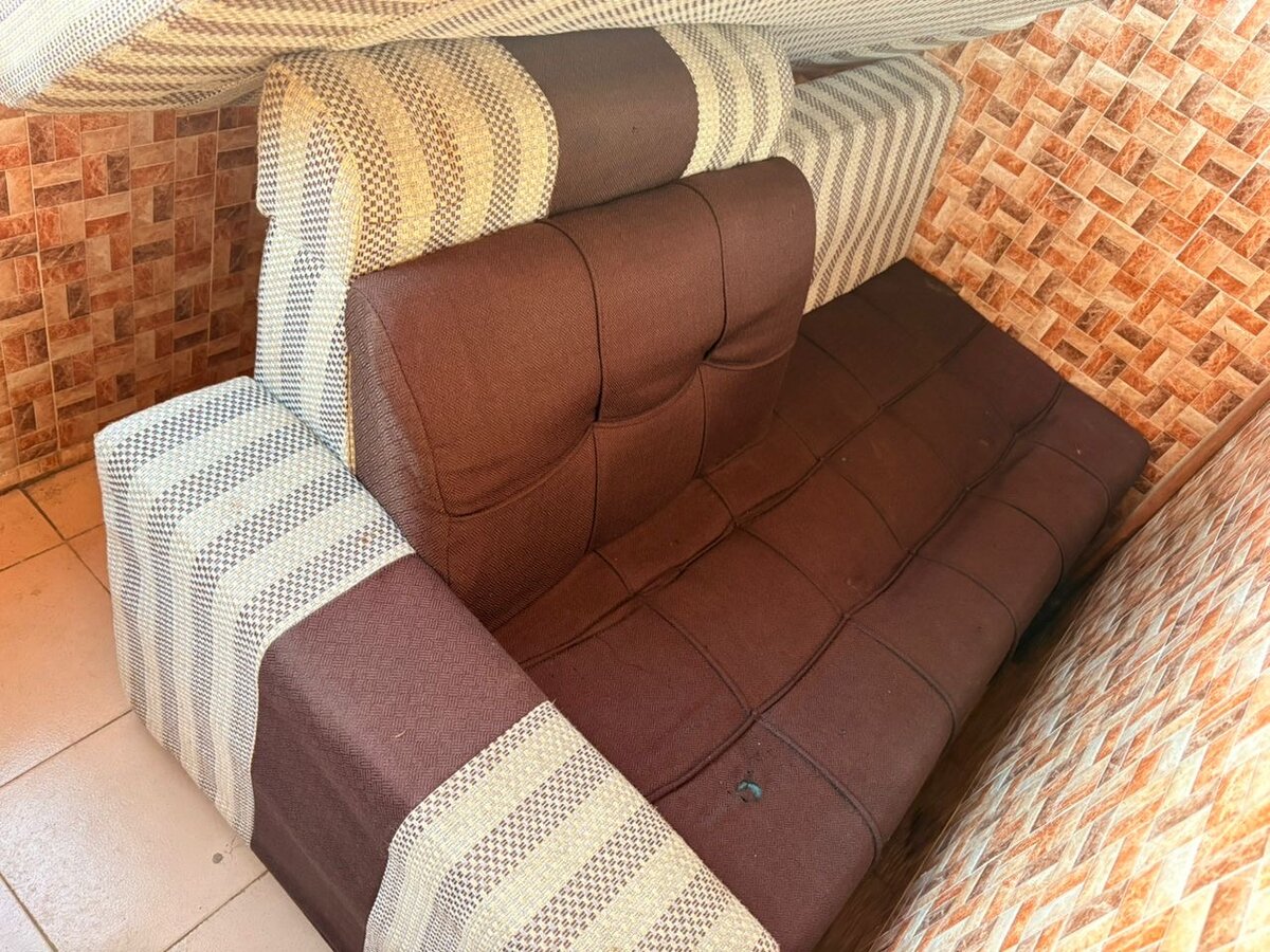 Canapé moderne marron rayé