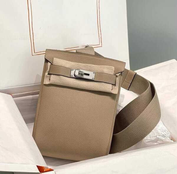 Sac banane cuir beige femme luxe