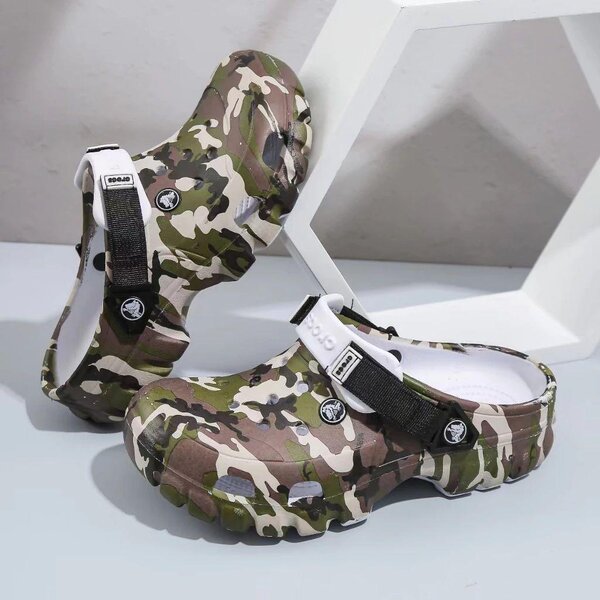 Sabots Crocs camouflage tendance