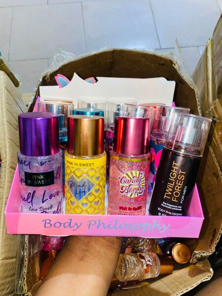 Brumes parfumées et pailletées