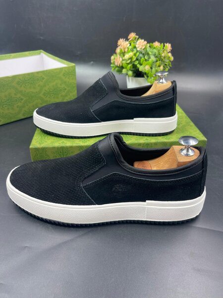 TIMBERLAND BLACK AND WHITE