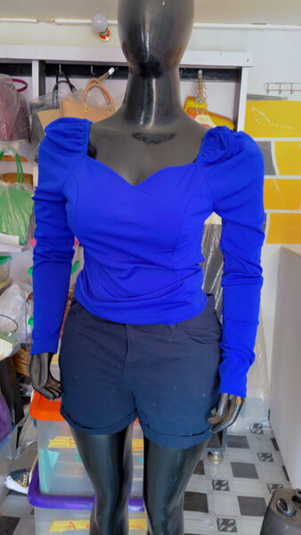 Chemise bleue élégante pour femme