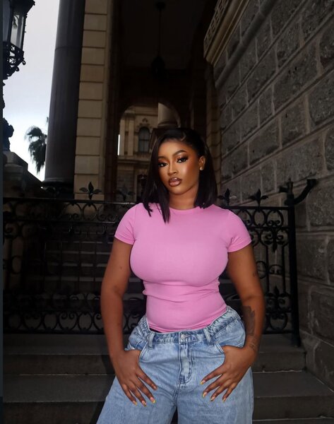 Top basic rose ajustée