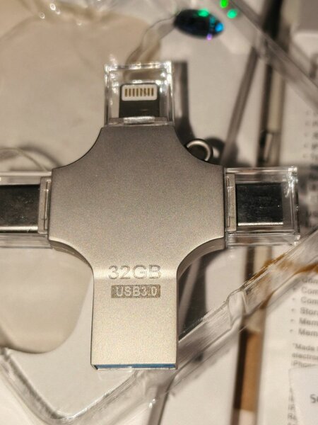 Clé USB  32Gb - multifonctions