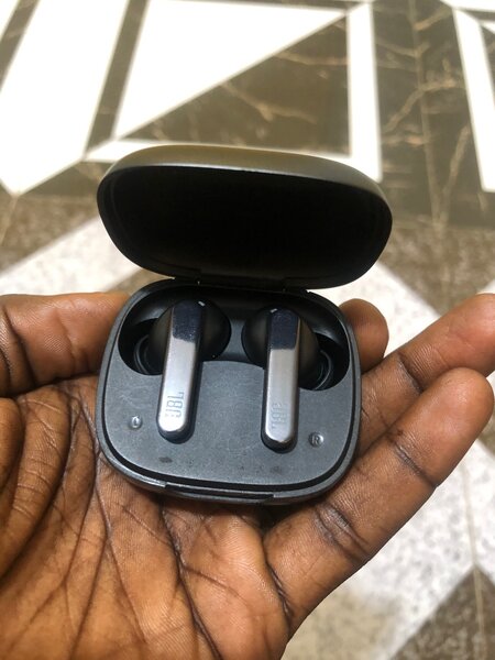 Preowned JBL Live pro 2 Bluetooth Earbuds