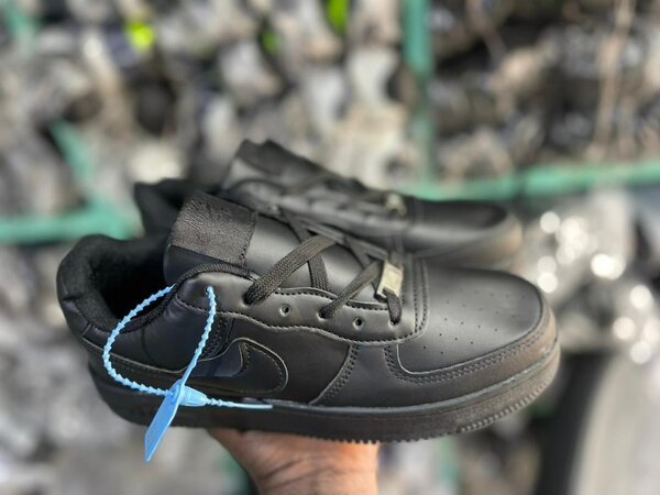 Baskets en cuir noir