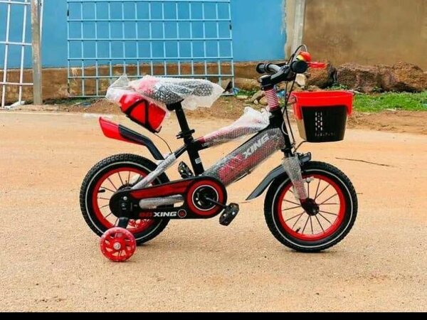 Vélo enfant rouge et noir