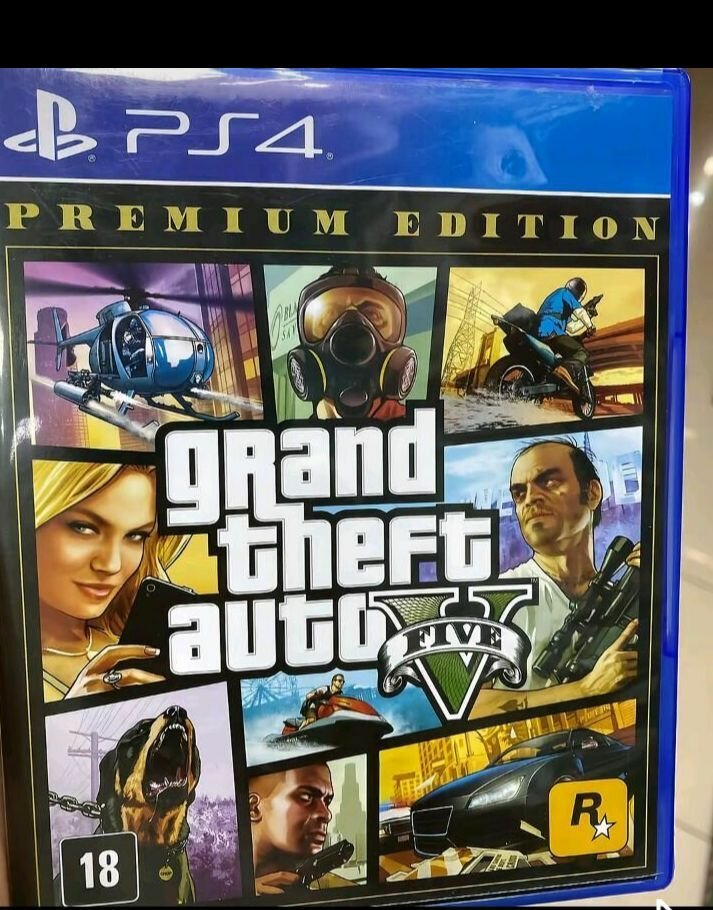 Console PS4 avec manette et jeu GTA V