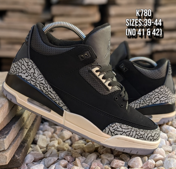 Nike Air Jordan 3 Retro OG's Sneakers