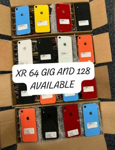 IPHONE Xr 64 &128 .