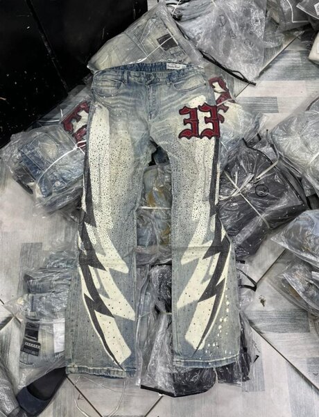 Jeans tendance à clous