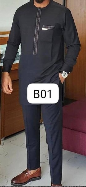 Costume noir avec broderie