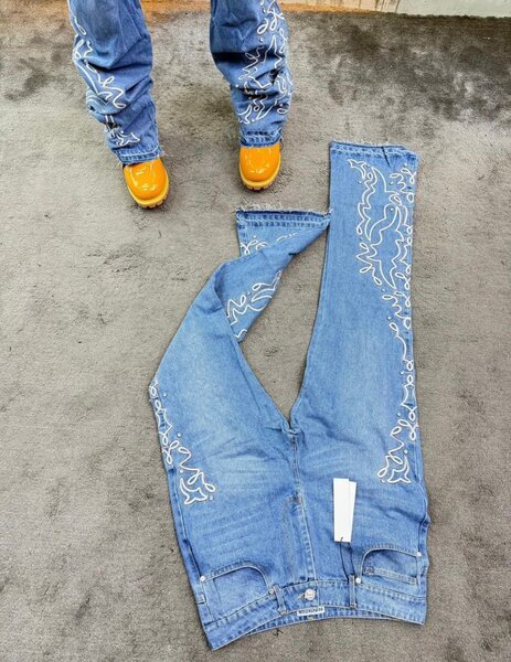 Jean pour hommes avec broderie